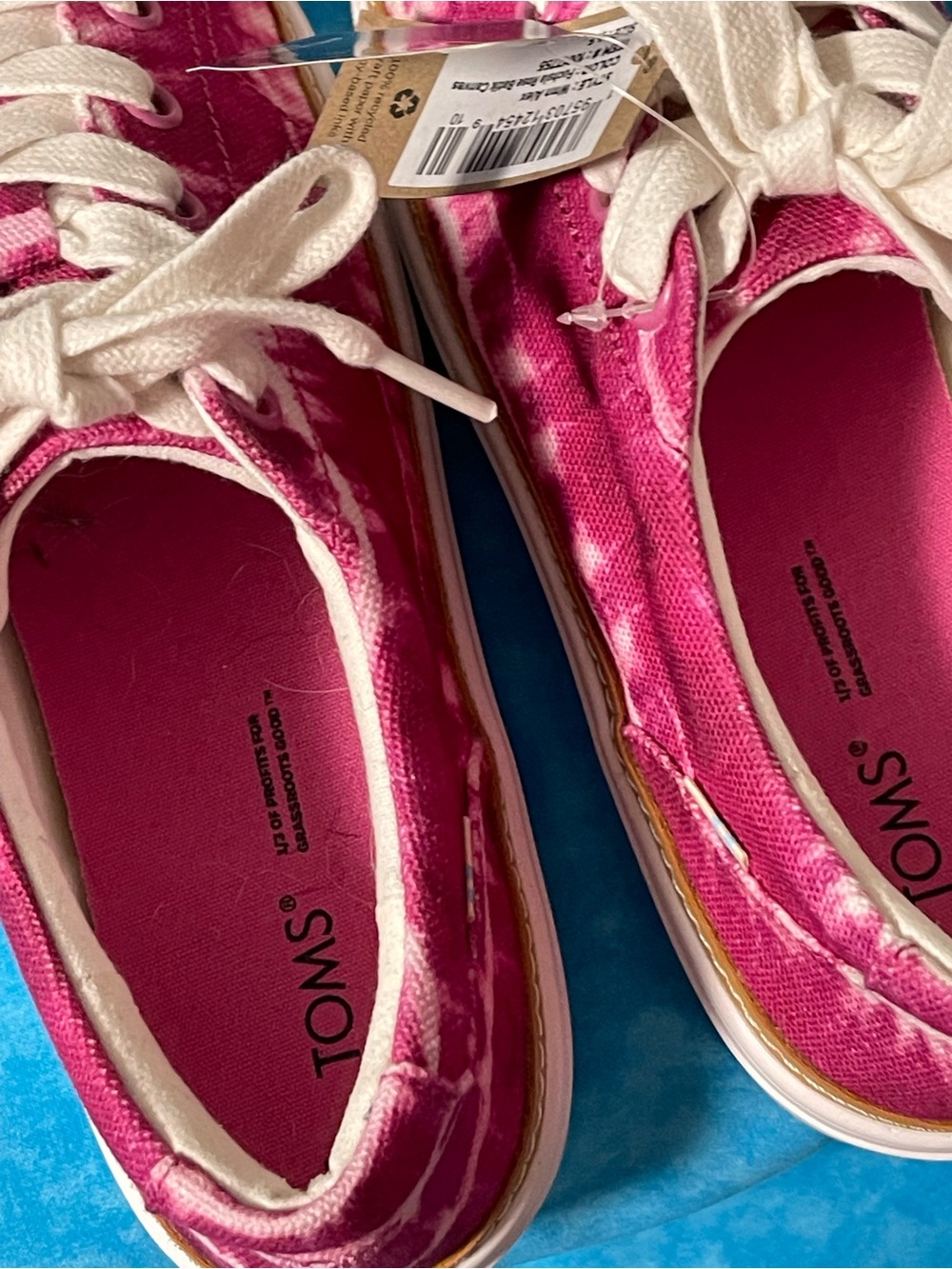Toms Women's Magenta Tie-Dye Canvas Sneakers with Gold Trim - Picture 4 of 6